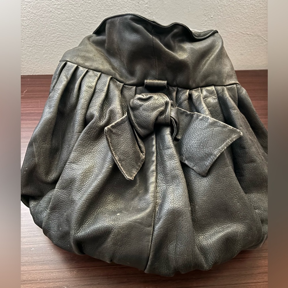 Renato Angi Venezia Big Black Leather Bag
Can use like backpack and regular bag